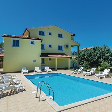 1 Bedroom Beautiful Apartment In Пореч Екстериор снимка