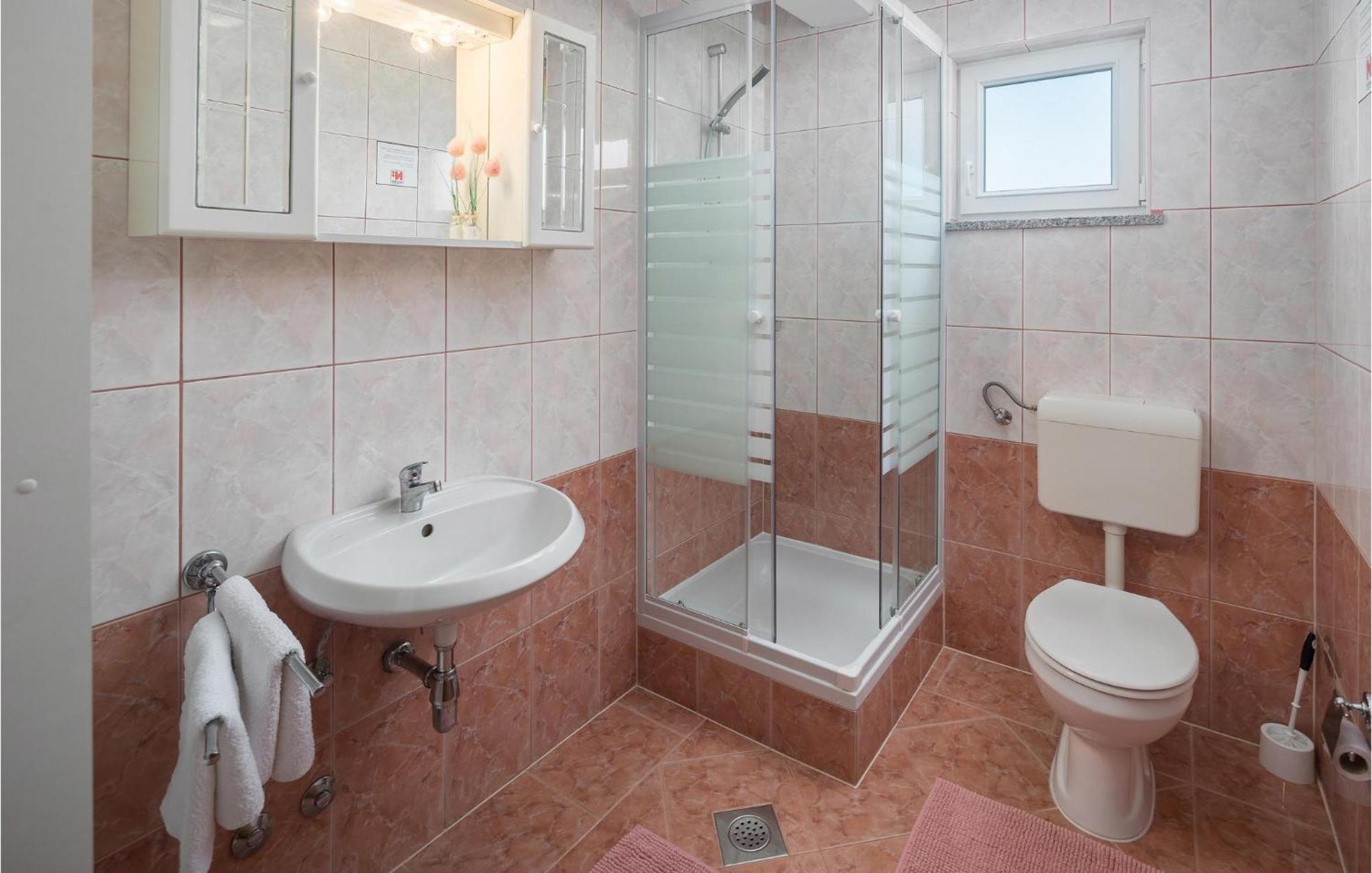 1 Bedroom Beautiful Apartment In Пореч Екстериор снимка
