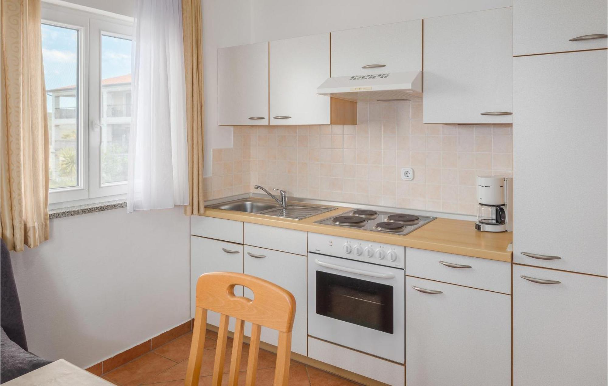 1 Bedroom Beautiful Apartment In Пореч Екстериор снимка